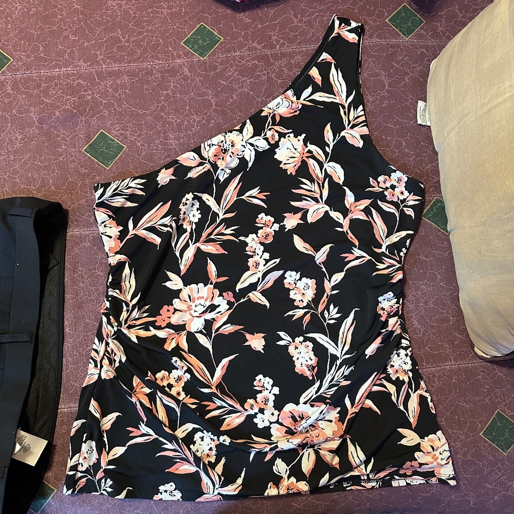 White House Black Market Women's One Shoulder Floral Top